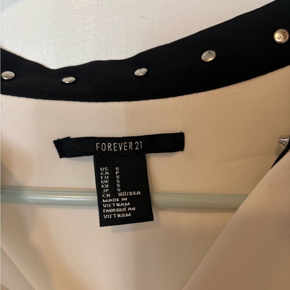 Forever 21 women’s size m, button up top. - Picture 3 of 6